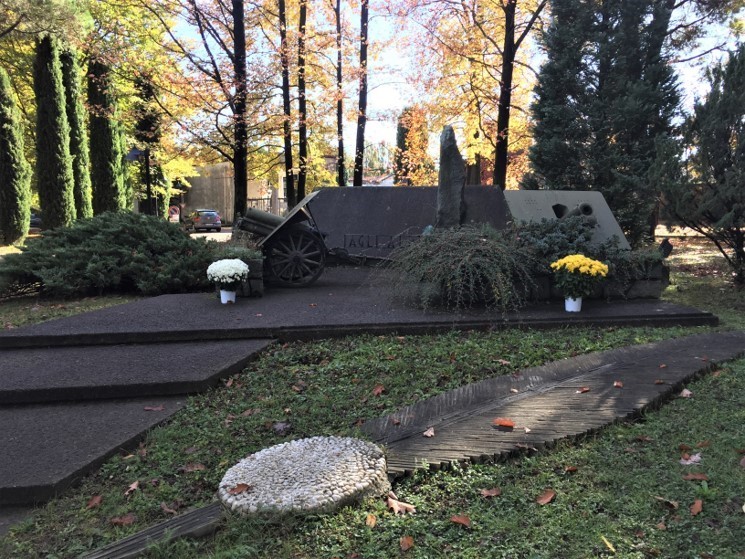 Monumento agli Alpini Vedano Olona, costruito nel 1972 e abbellito nel 1977